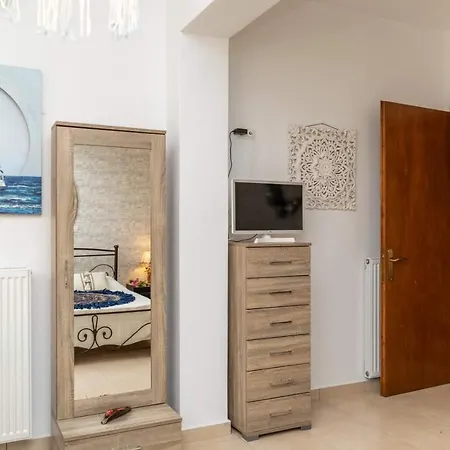 Maury Down Town * Naxos City