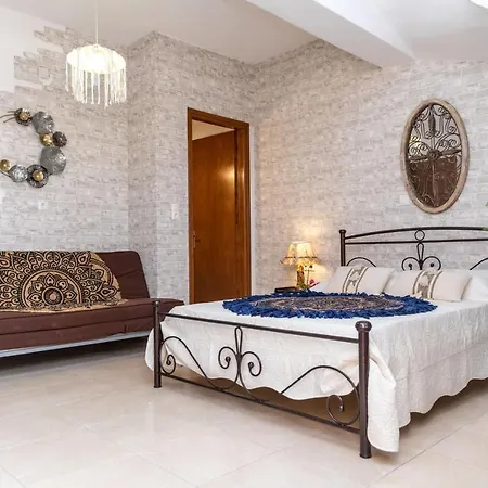 Maury Down Town Апартаменты Naxos City