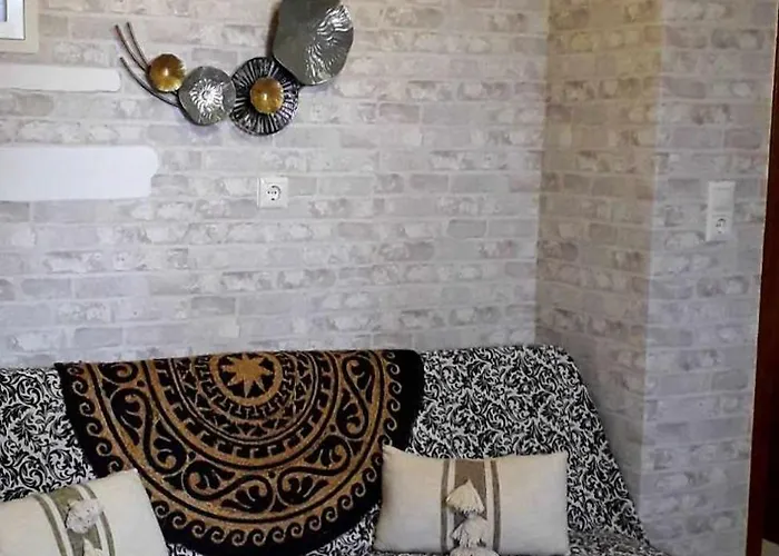 Maury Down Town Daire Naxos City