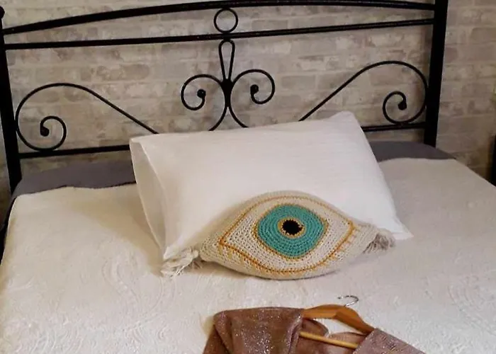 Maury Down Town Daire